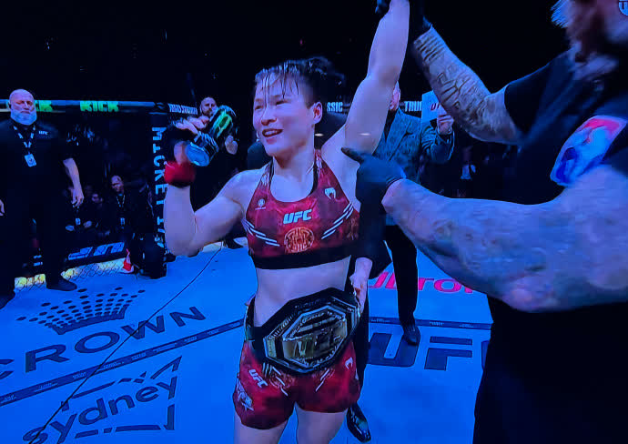 -东契奇在RNG比赛中败北，出色防守引发热议！