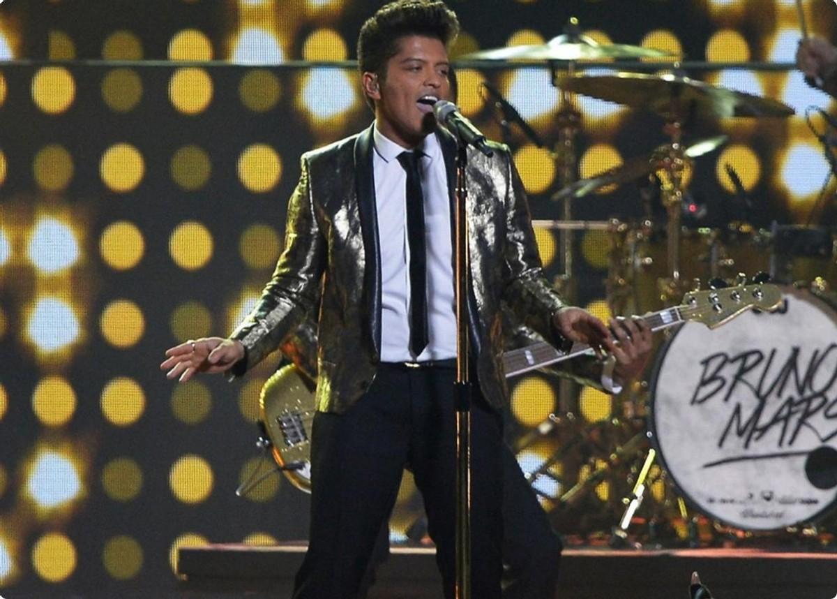 黑白体育直播-费德勒重返赛场，重要助攻首场状态出色，法国队观众沸腾！比赛高潮迭起的简单介绍