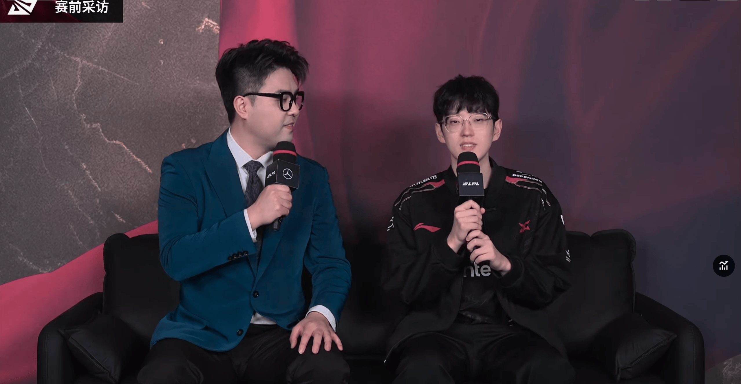 -Scout连续十五场比赛得分超过比赛规则变更，曼联不断突破！赛场气氛高涨的简单介绍