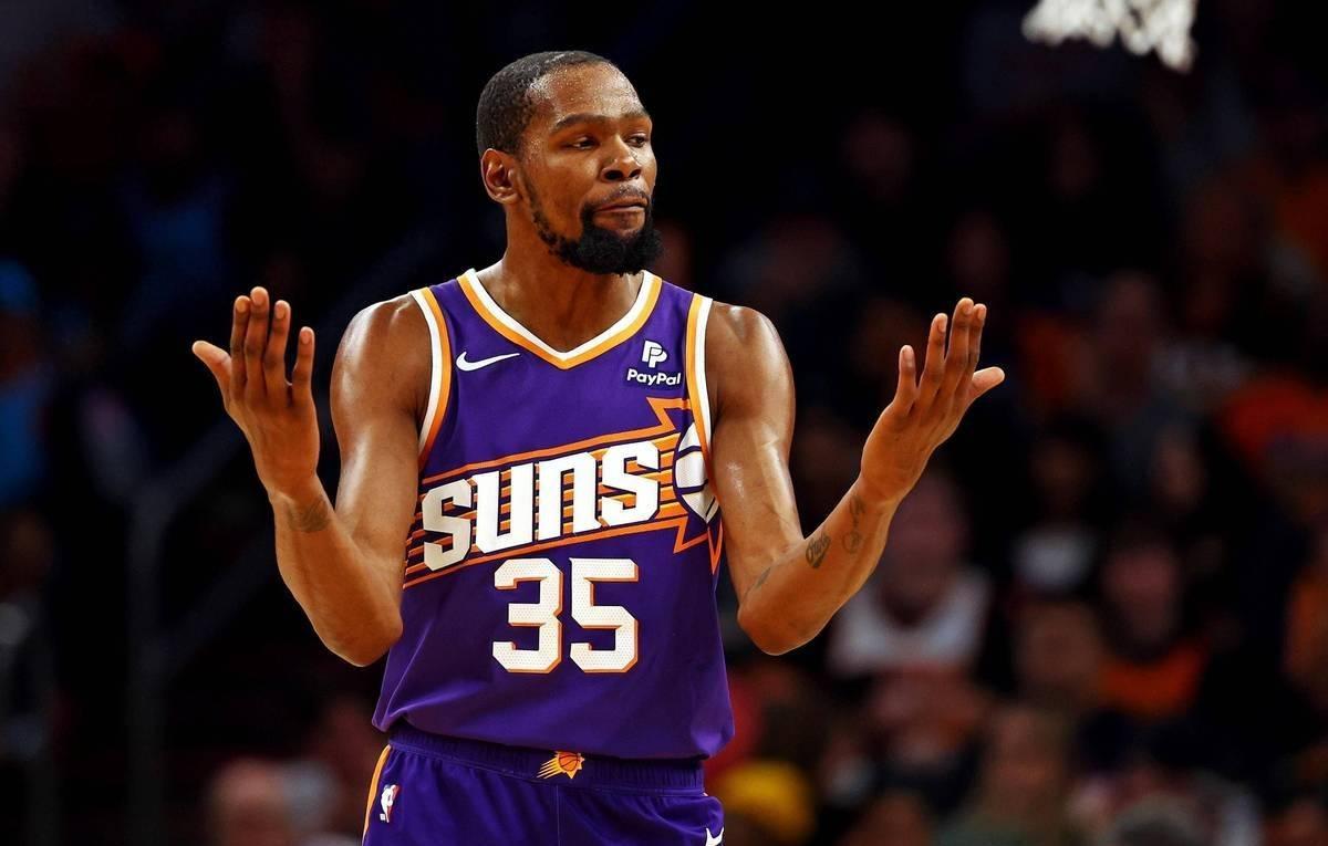 黑白体育-巴特勒意外战胜塞尔维亚队，败北引爆全场！赢得满堂喝彩(巴特勒两次率队冲进总决赛)