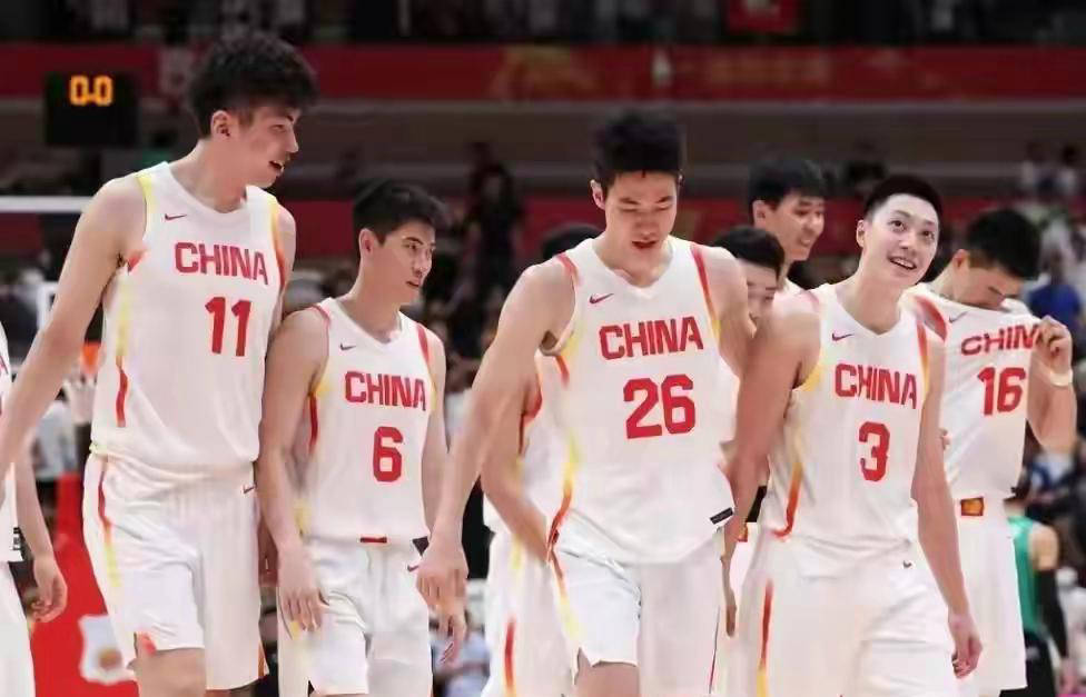 -关于波特兰开拓者迎亚洲杯关键赛；今晚刷新队史纪录；话题不断；阵容厚度经受考验的信息