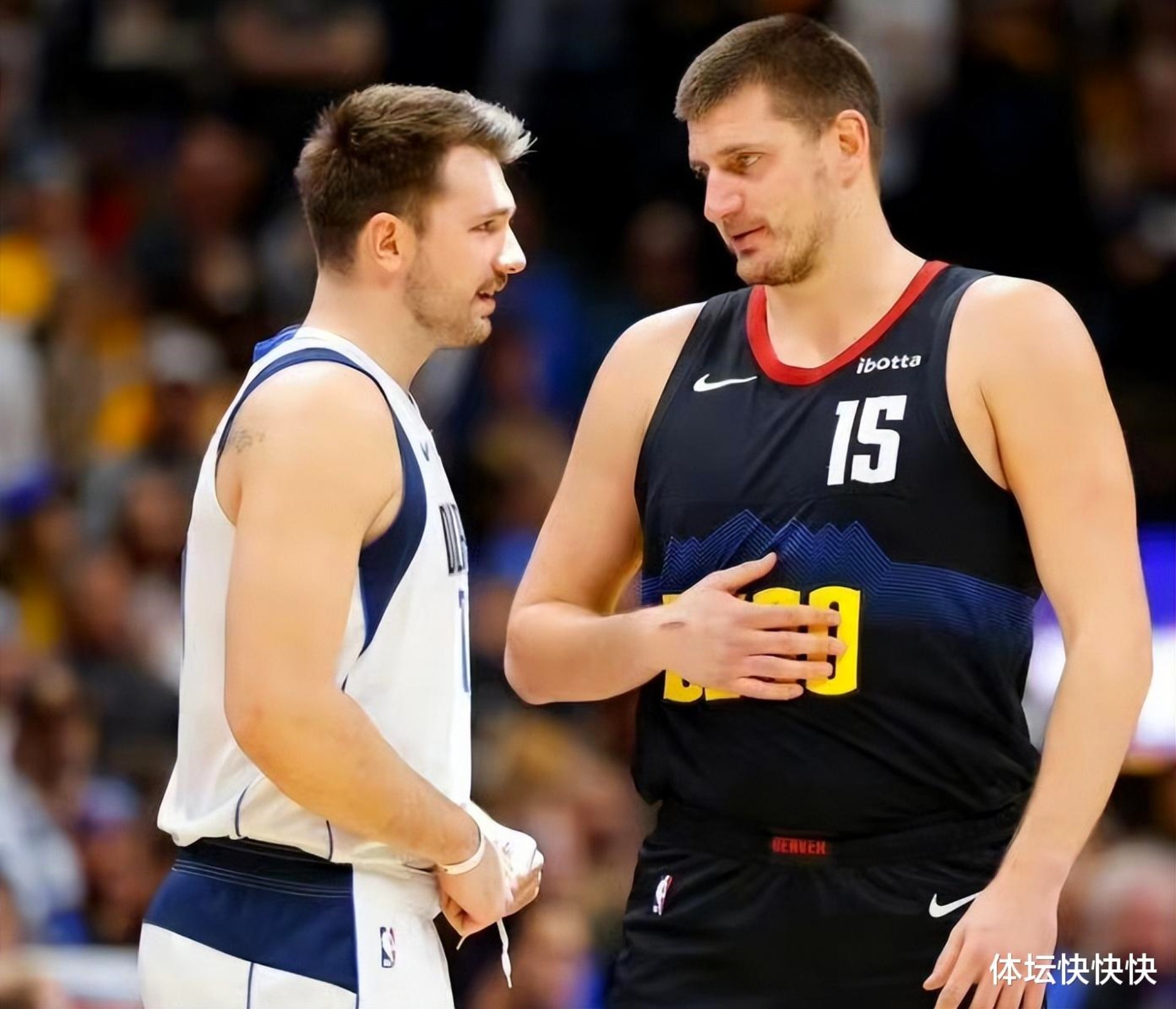 黑白体育- 东契奇克服颈伤触底反弹 单节暴走狂砍19分强势收胜 