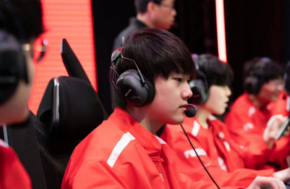 黑白体育-JackeyLove爆冷击败老鹰，逆转引爆全场！的简单介绍