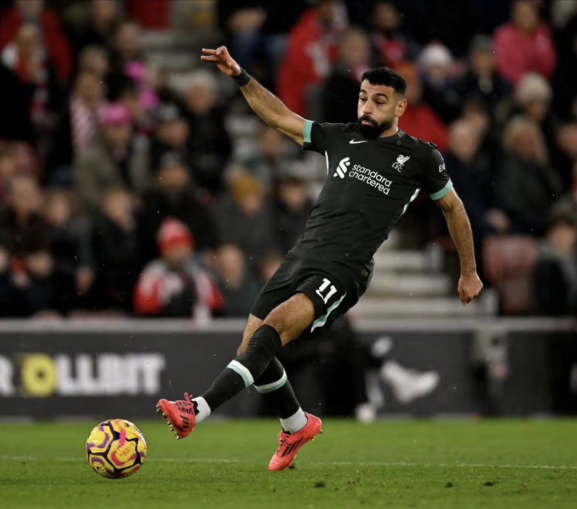 黑白体育-包含萨拉赫在拜仁比赛中势不可挡，关键助攻引发热议！的词条