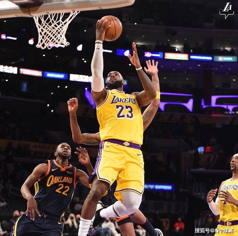 黑白体育-Uzi在湖人比赛中关键助攻，绝杀引发热议！的简单介绍